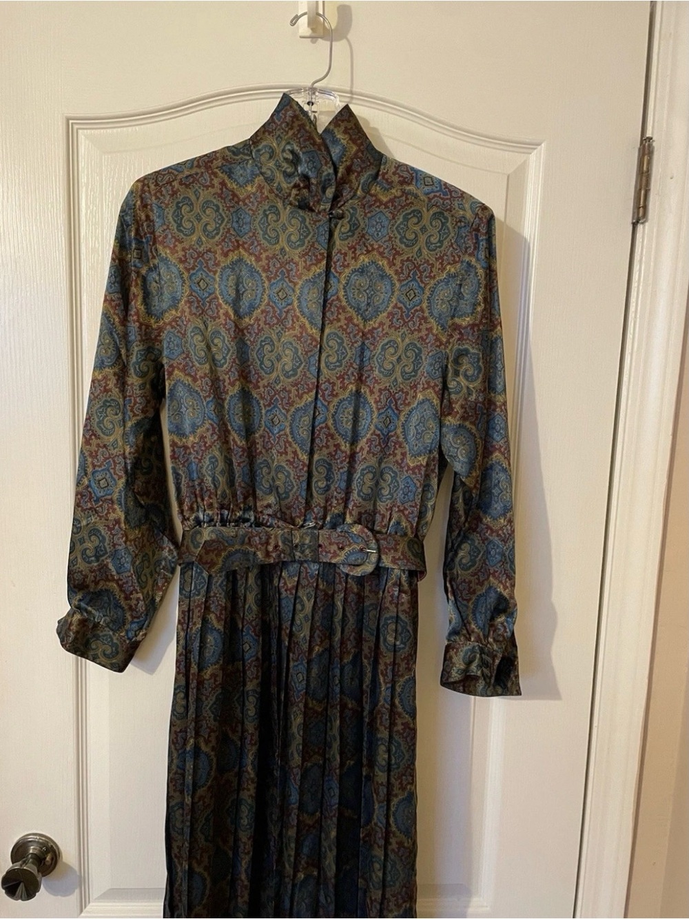 Vintage Talbots Paisley Satin Finish Pleated Midi Dress Belted Blue Petite 10 - Picture 3 of 11